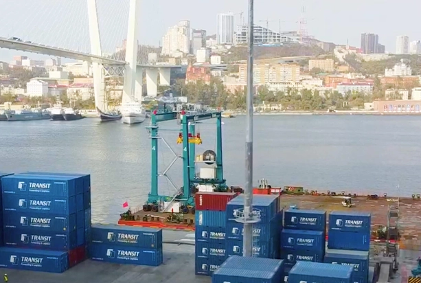 Мачты с мобильно-стационарной короной <br />
Владивостокский морской порт «Первомайский»